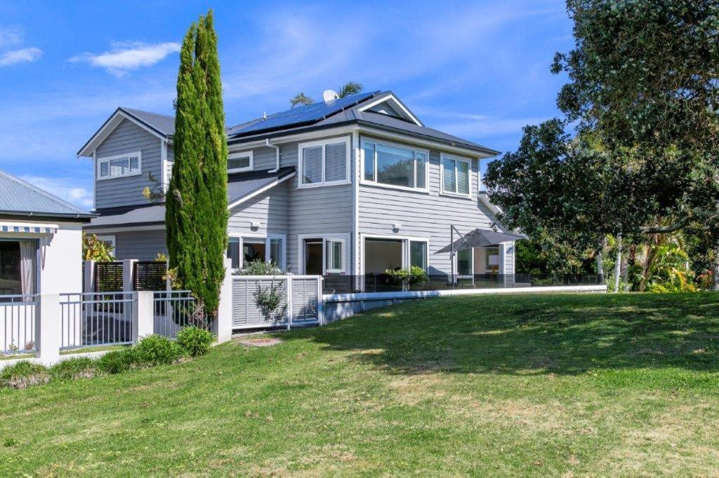 Stunning Tranquil Home With Green Space Views Маунт Маунгануи Екстериор снимка